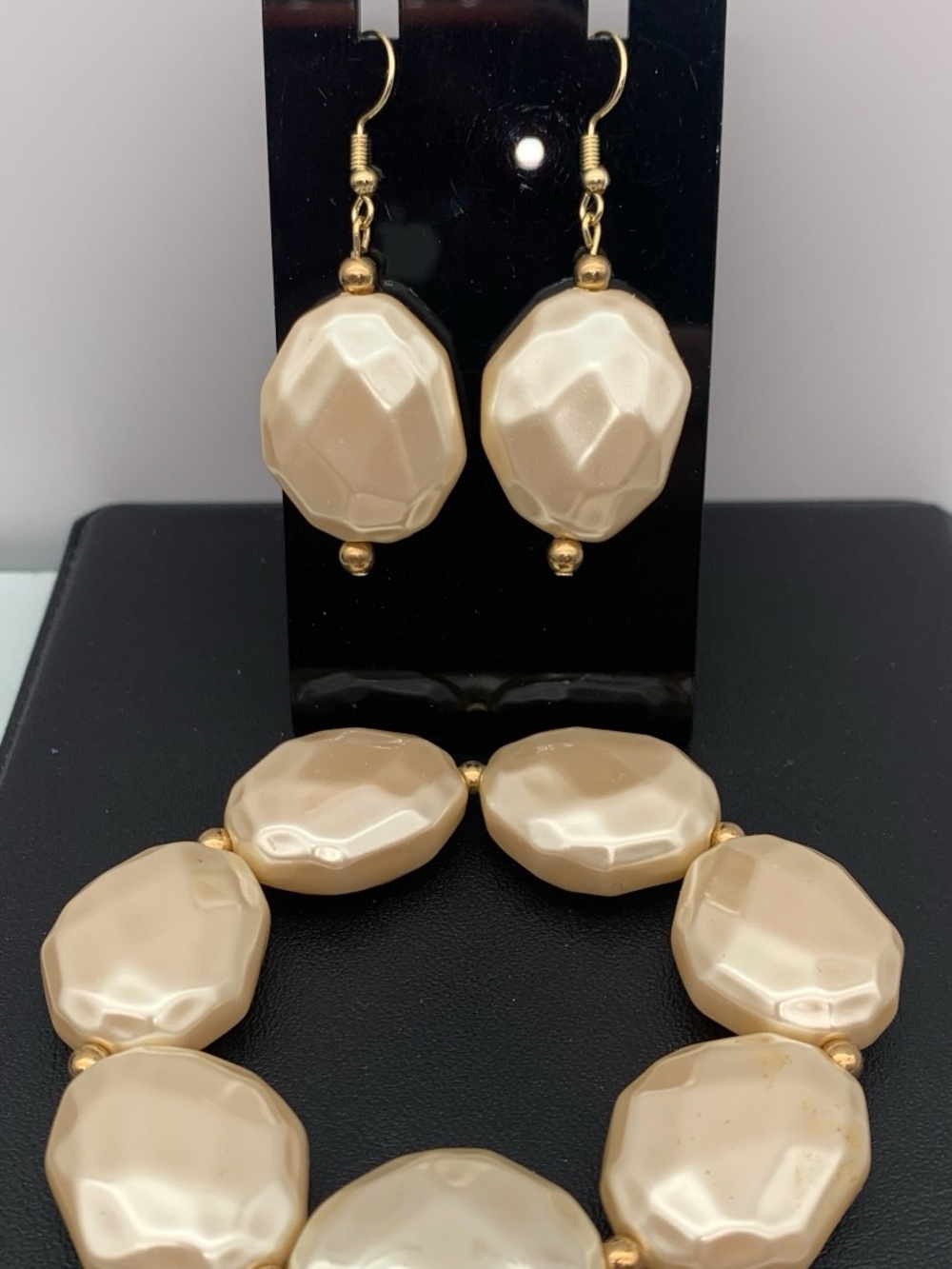 Light champagne faux baroque Pearl Faceted Bead stretch bracelet & Earrings Set